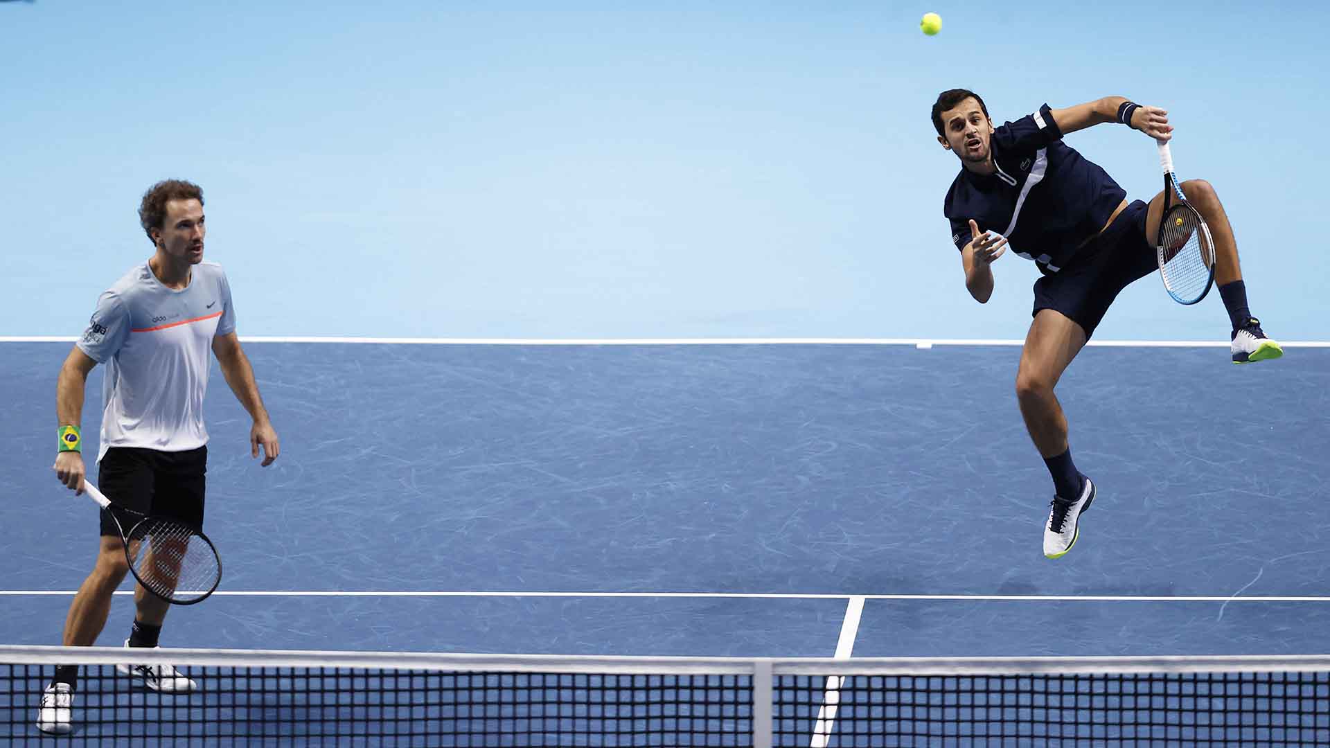 Mate Pavic (right) and Bruno Soares (left) are aiming to finish the 2020 ATP Tour season as the No. 1 team in the FedEx ATP Doubles Team Rankings.